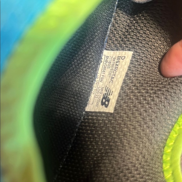 New Balance Dynamic Blue and Green Sneakers for Performance - Picture 8 of 8